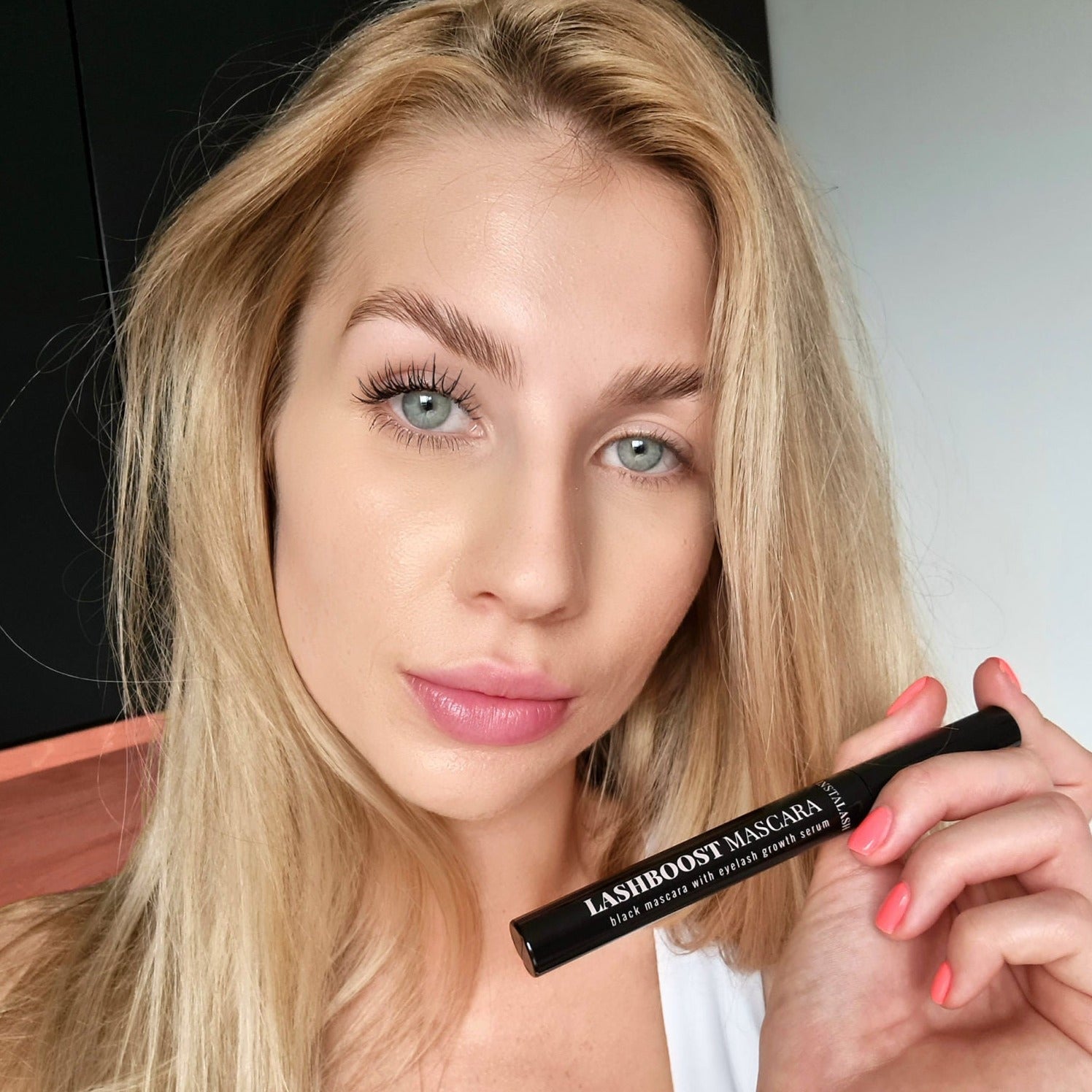 Model holding nstaLash LashBOOST Mascara with Growth Stimulating Serum