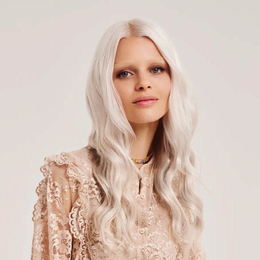 Model who uses Alfaparf Milano Semi Di Lino Volume Volumizing range