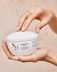 Model opening Alfaparf Milano Semi Di Lino Diamond Illuminating Mask