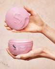 Model holding Alfaparf Milano Semi Di Lino Moisture Nutritive Mask