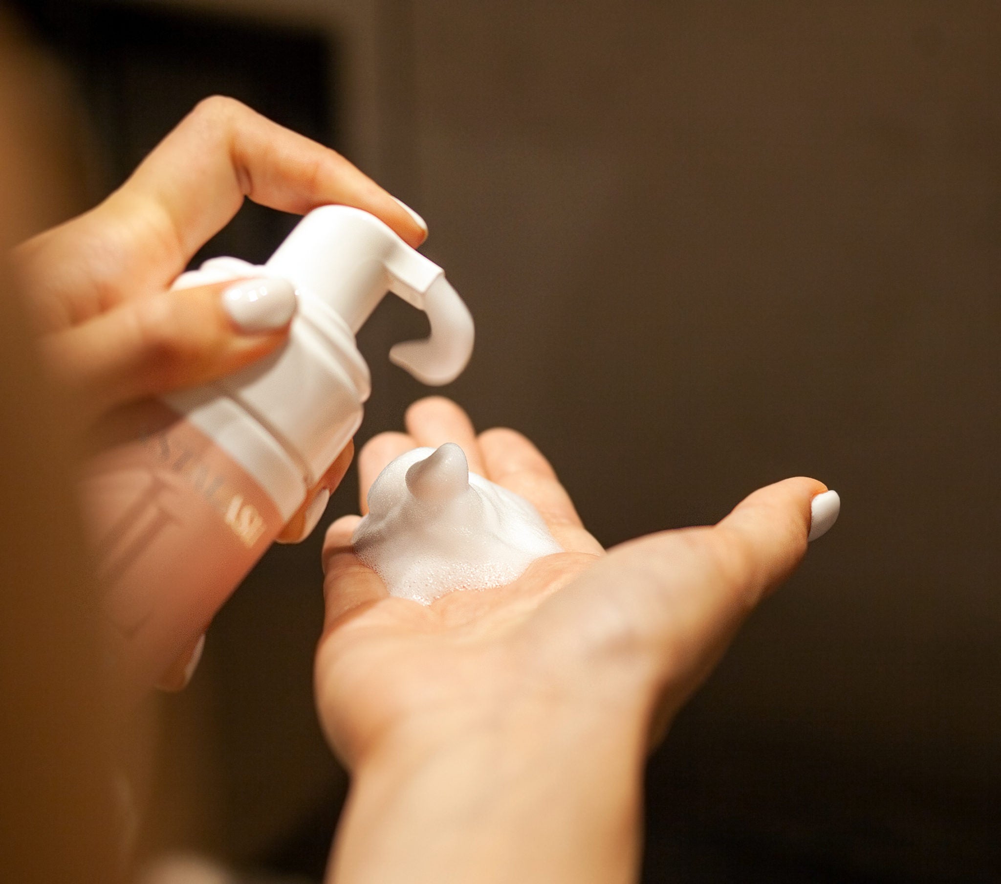 Model dispensing Instalash Lash & Foam Cleansing Foam with Eyelash Conditioner