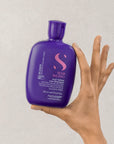 Model holding Alfaparf Milano Semi Di Lino Blonde Anti-Yellow Shampoo