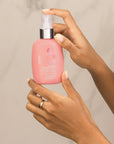 Model holding Alfaparf Milano Semi Di Lino Moisture Nutritive Detangling Fluid