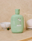 Alfaparf Milano Semi Di Lino Scalp Balancing Low Shampoo - lifestyle image