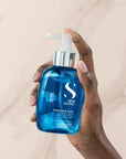Model holding Alfaparf Milano Semi Di Lino Volume Volumizing Spray