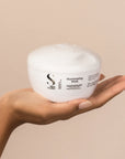 Model holding Alfaparf Milano Semi Di Lino Diamond Illuminating Mask