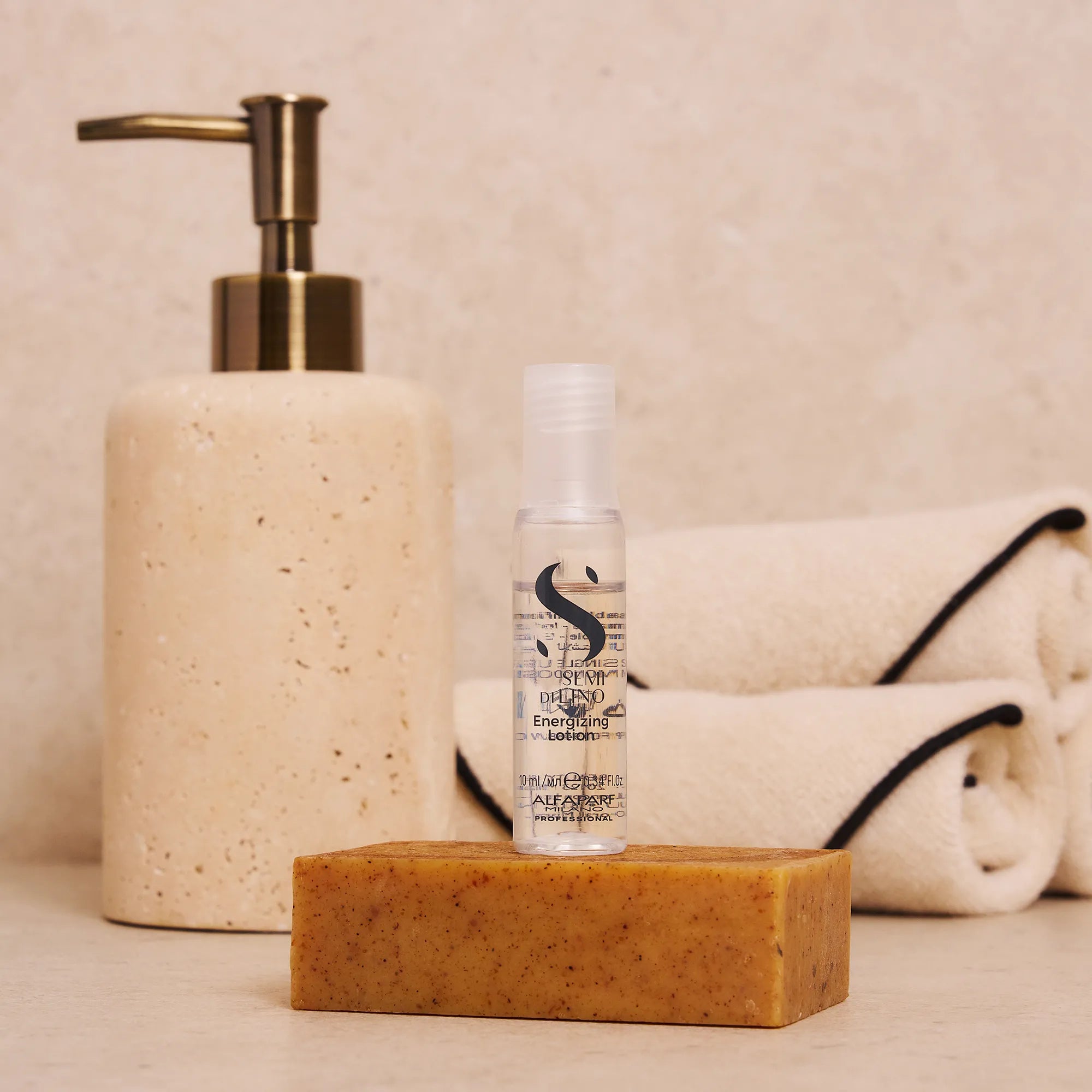 Alfaparf Milano Semi Di Lino Energizing Lotion - lifestyle image