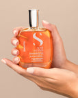 Model holding Alfaparf Milano Semi Di Lino Smooth Smoothing Oil