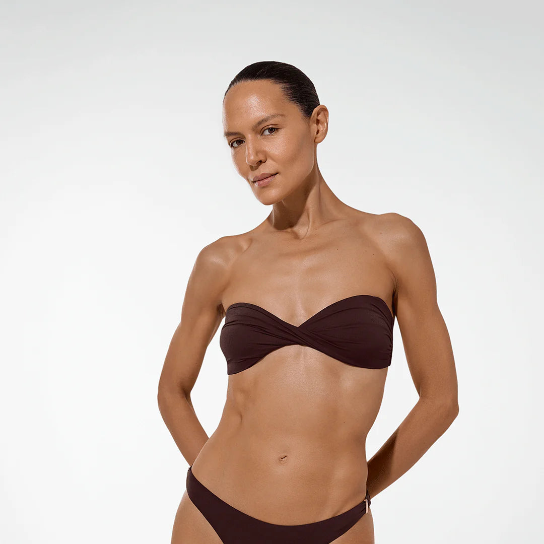 Model wearing Vita Liberata The Mousse - Medium