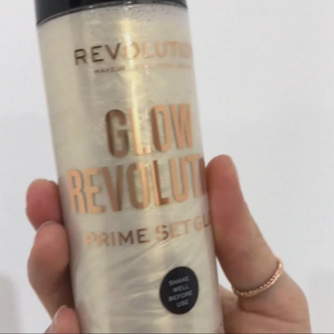 Makeup Revolution Conceal, Contour & Glow Set - close up video of setting spray