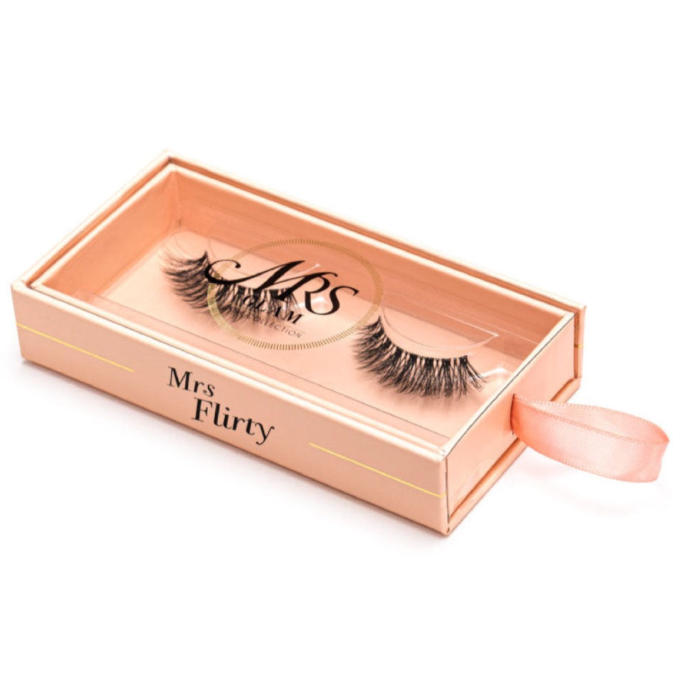 Mrs Glam Mrs Flirty Lash in box