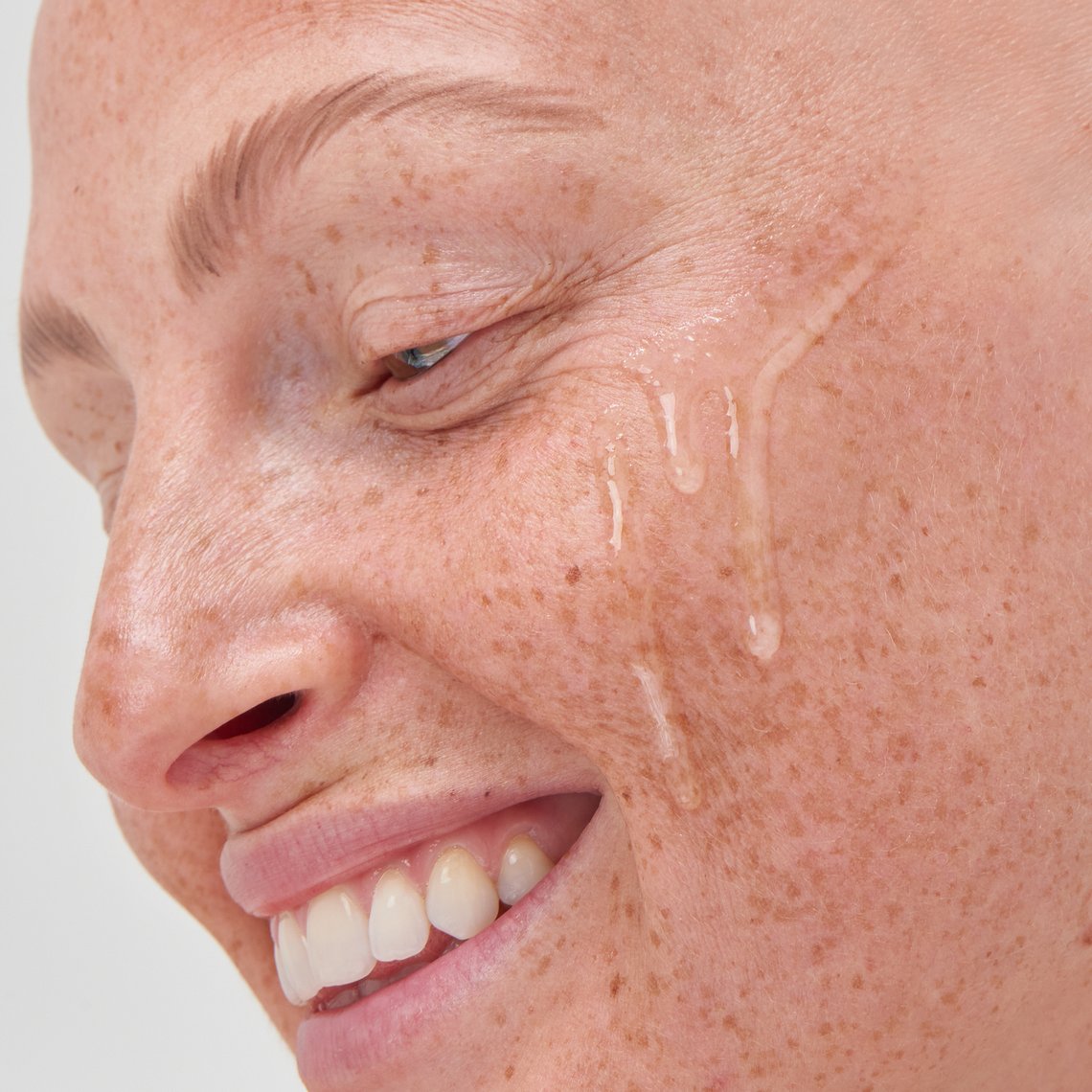 Model wearing The Inkey List COLLAGEN BOOSTER