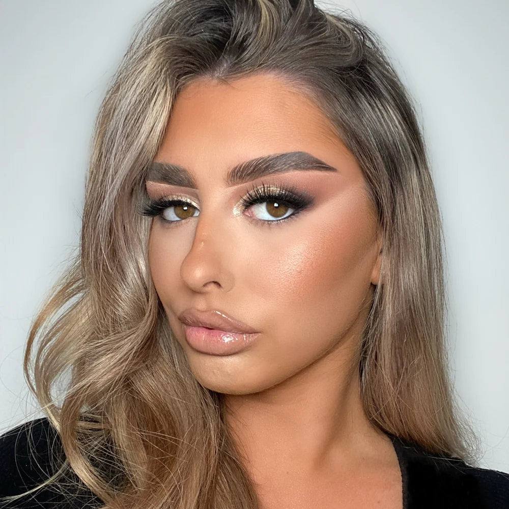 Model after using Inglot Smoothing Under Eye Powder