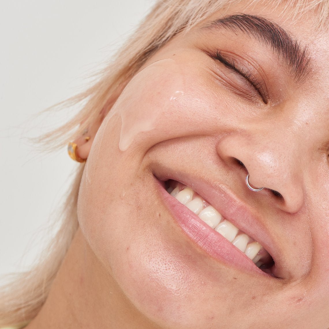 Model using The Inkey List NIACINAMIDE