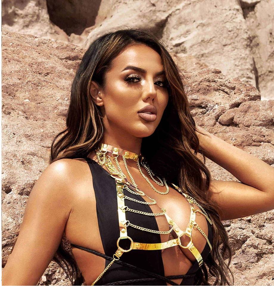 Model wearing Model wearing bPerfect X Mars The Label PERSIAN GOLD – FACE & BODY GLOW