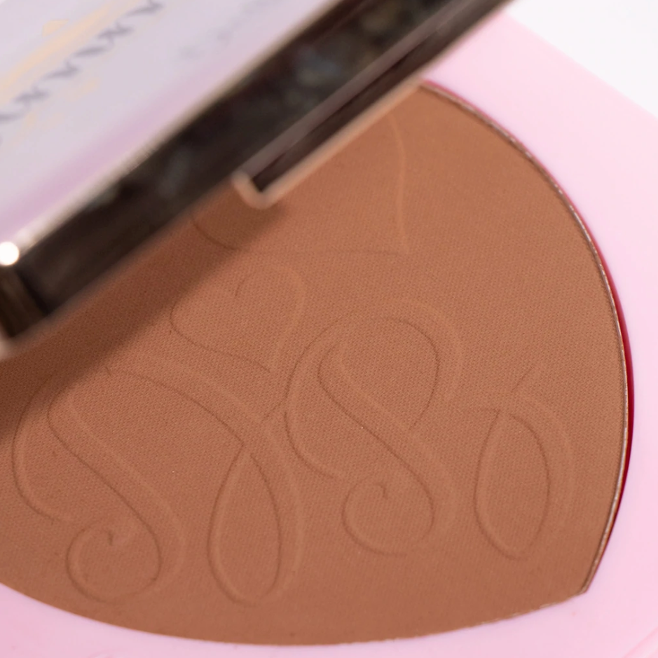 DOLL BEAUTY Gimmie Sun Medium-Deep, close up