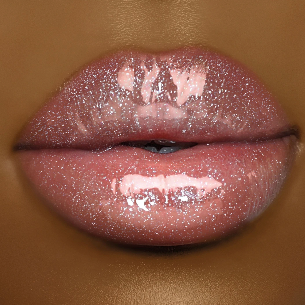Model wearing DOLL BEAUTY Doll Gloss Glitterally Smitten
