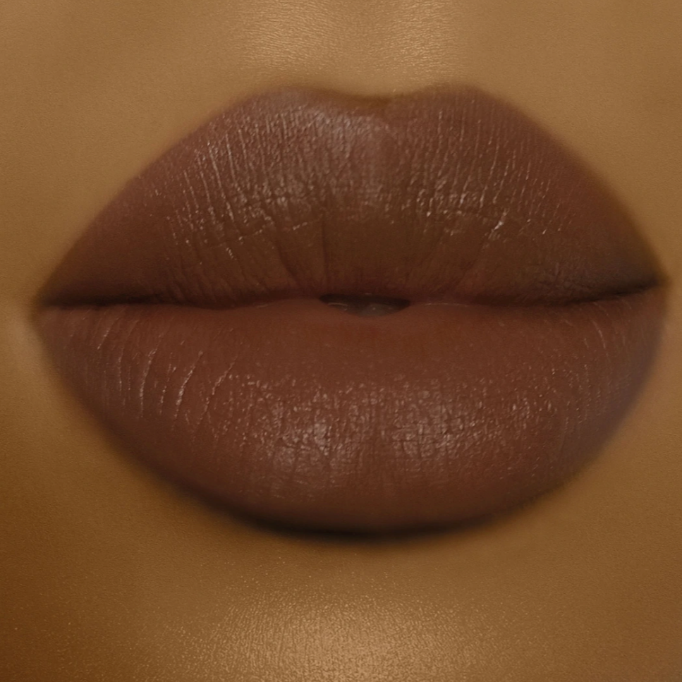 Model wearing DOLL BEAUTY She Fine Liner - Dive 4eva