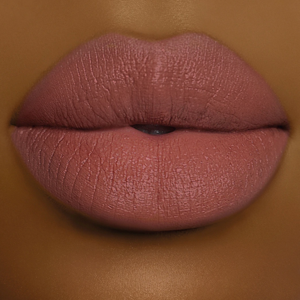 Model wearing DOLL BEAUTY She Fine Liner - Girl Code