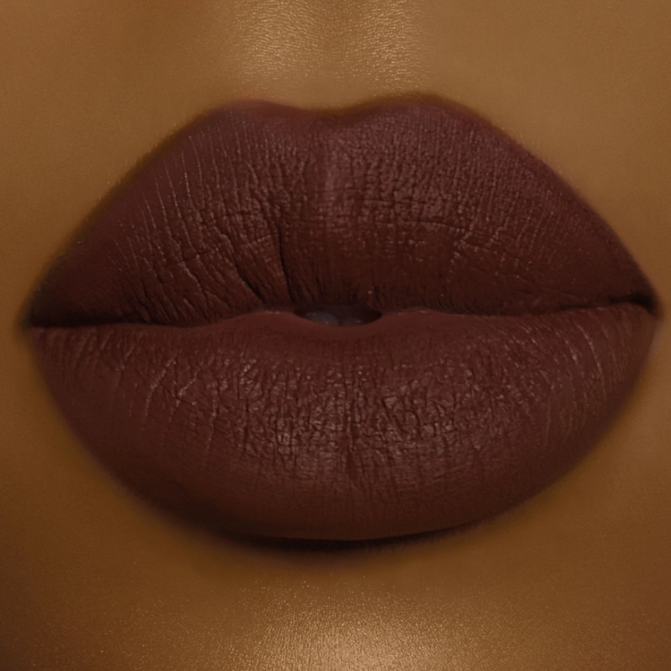 Model wearing DOLL BEAUTY She Fine Liner - Killing It