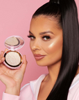 Model holding DOLL BEAUTY Highlight