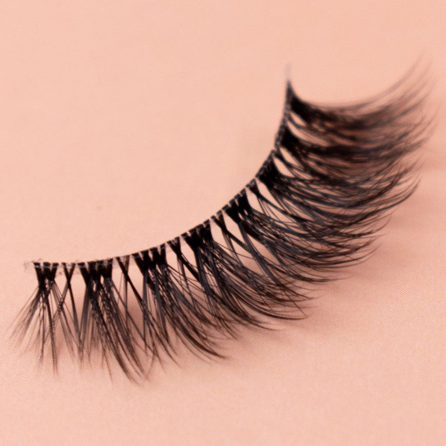 Mrs Glam Mrs Flirty Lash, close up