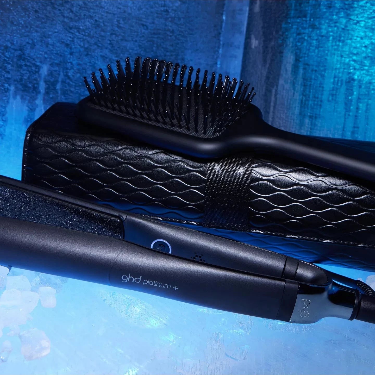 Close up of ghd Platinum+ Hair Straightener Gift Set
