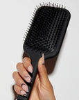 Model holding ghd The All Rounder - Paddle Brush