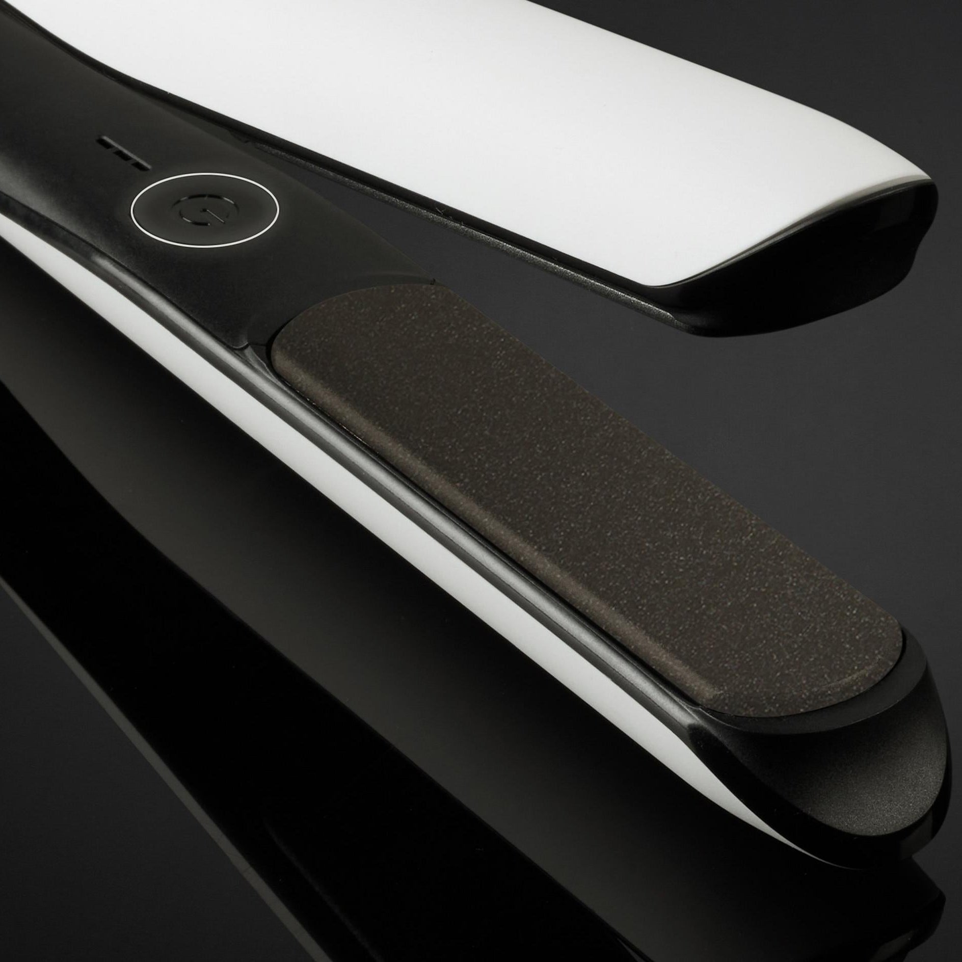 ghd Chronos - Professional Hair Styler, white, close up of plates
