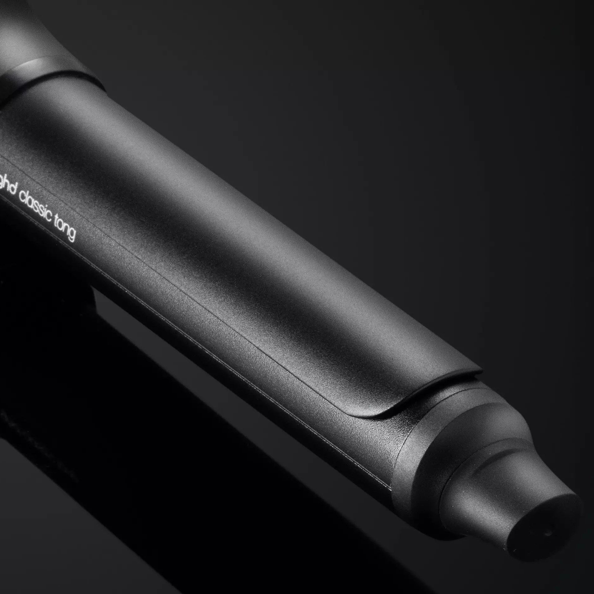 Close up of barrel of ghd Chronos Curve Classic Tong (26mm Barrel)