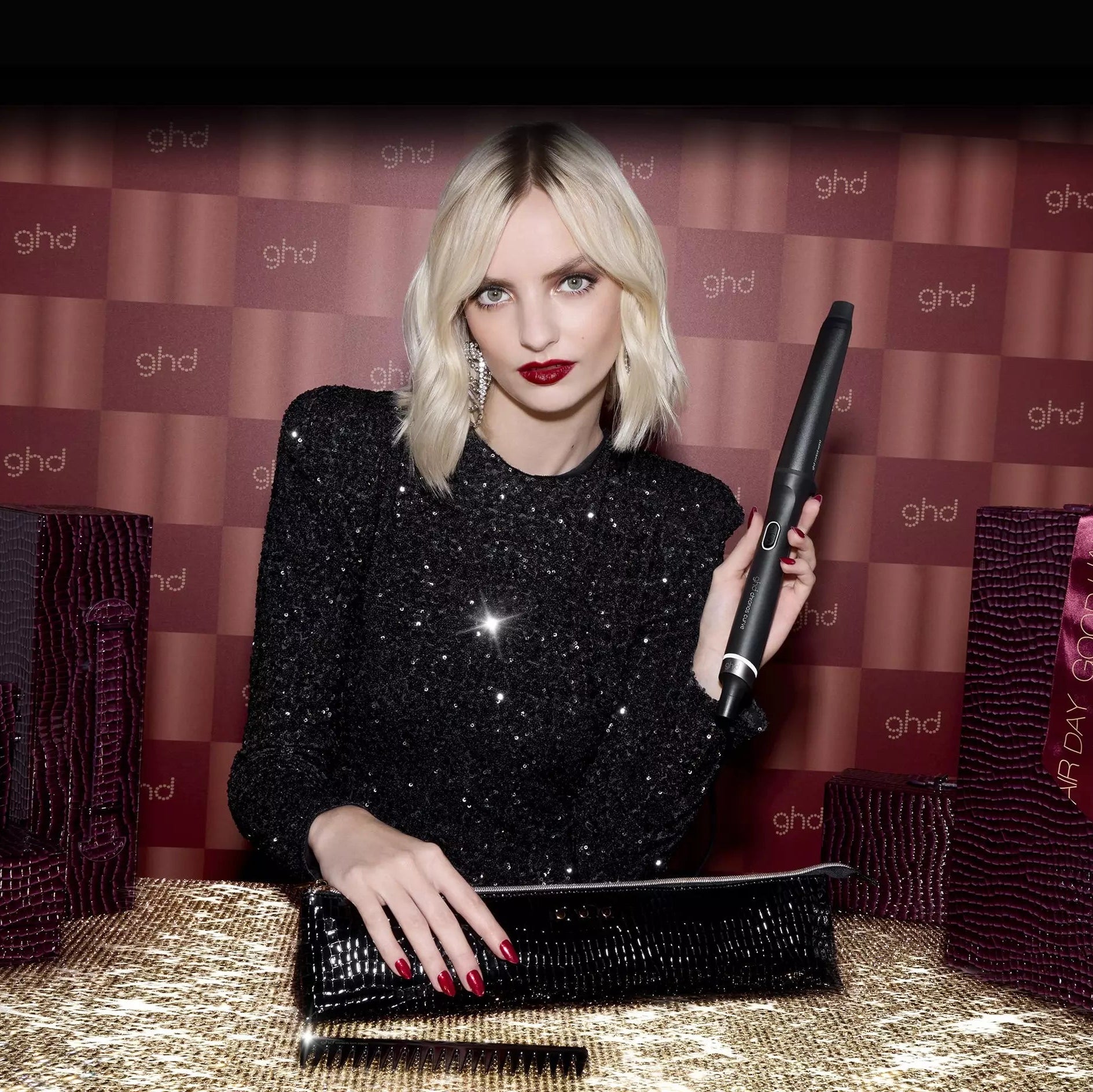 Model holding ghd Chronos Curve Conical Wand Christmas Gift Set 