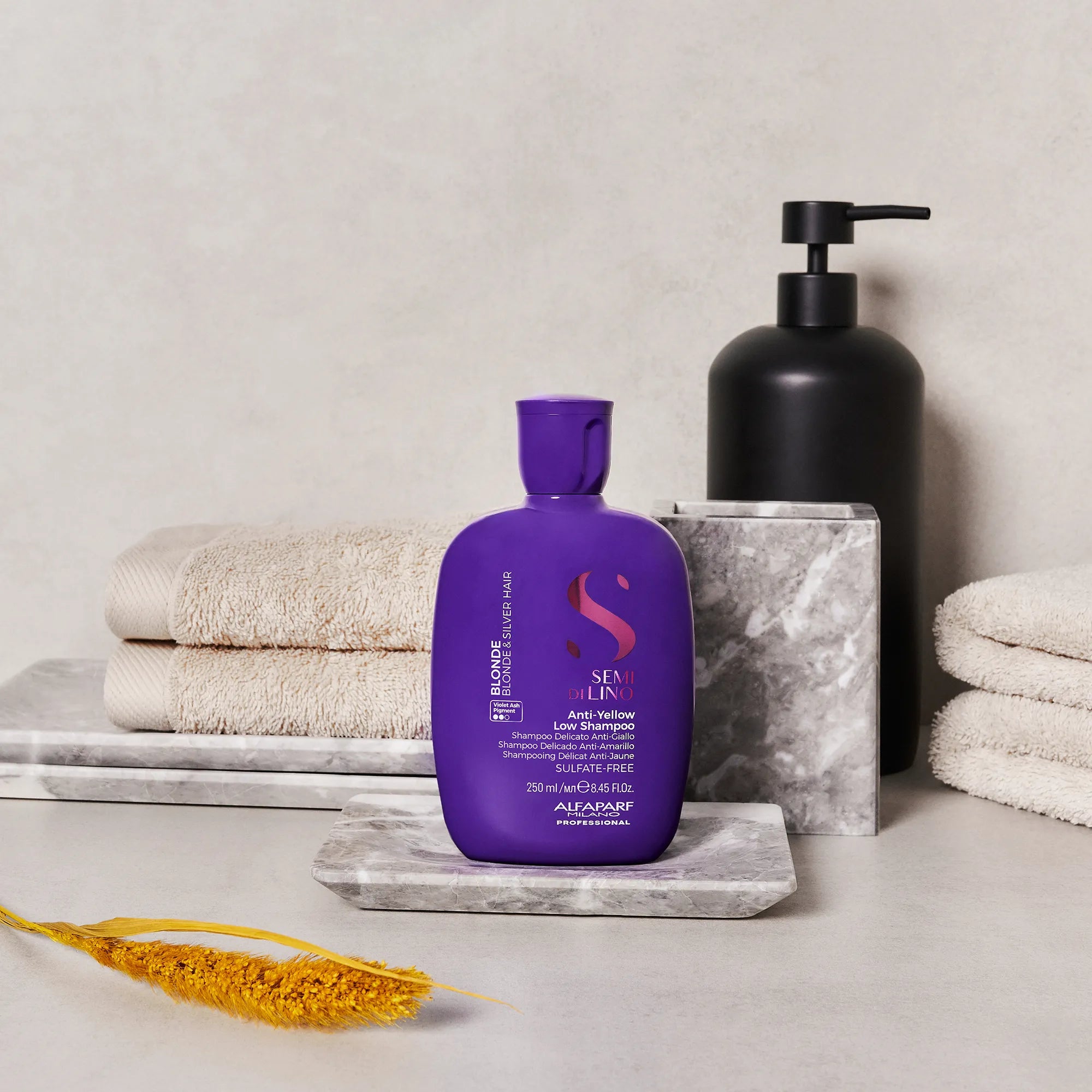 Alfaparf Milano Semi Di Lino Blonde Anti-Yellow Shampoo - lifestyle image
