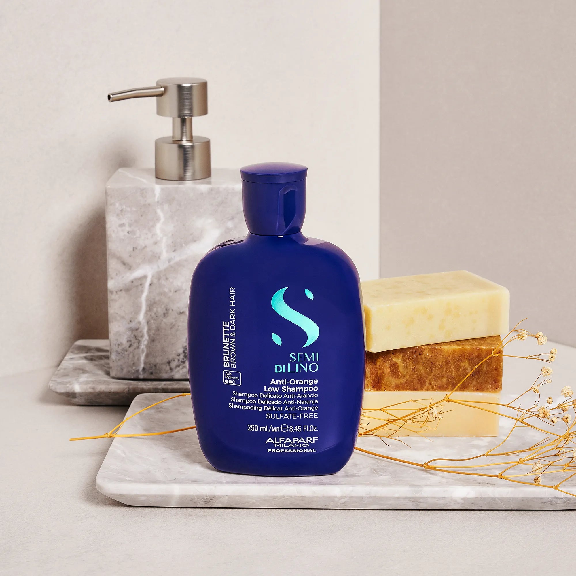 Alfaparf Milano Semi Di Lino Brunette Anti-Orange Shampoo - lifestyle image