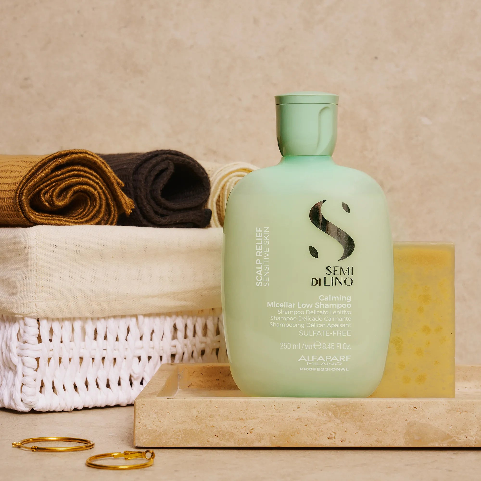 Alfaparf Milano Semi Di Lino Scalp Calming Micellar Low Shampoo - lifestyle image