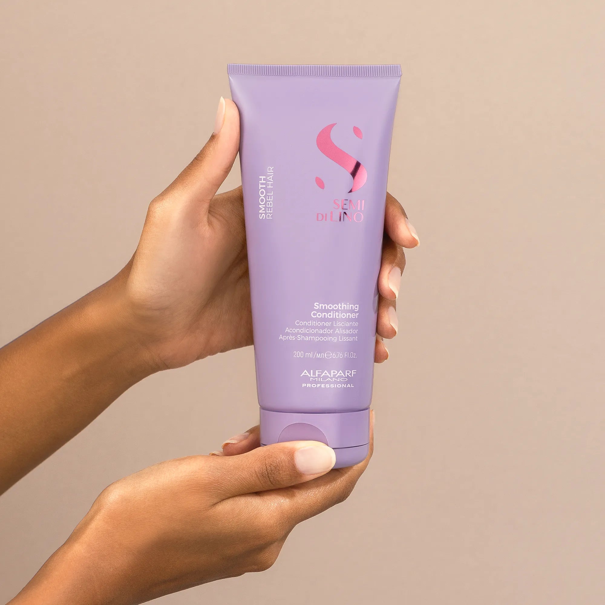 Model holding Alfaparf Milano Semi Di Lino Smooth Smoothing Conditioner