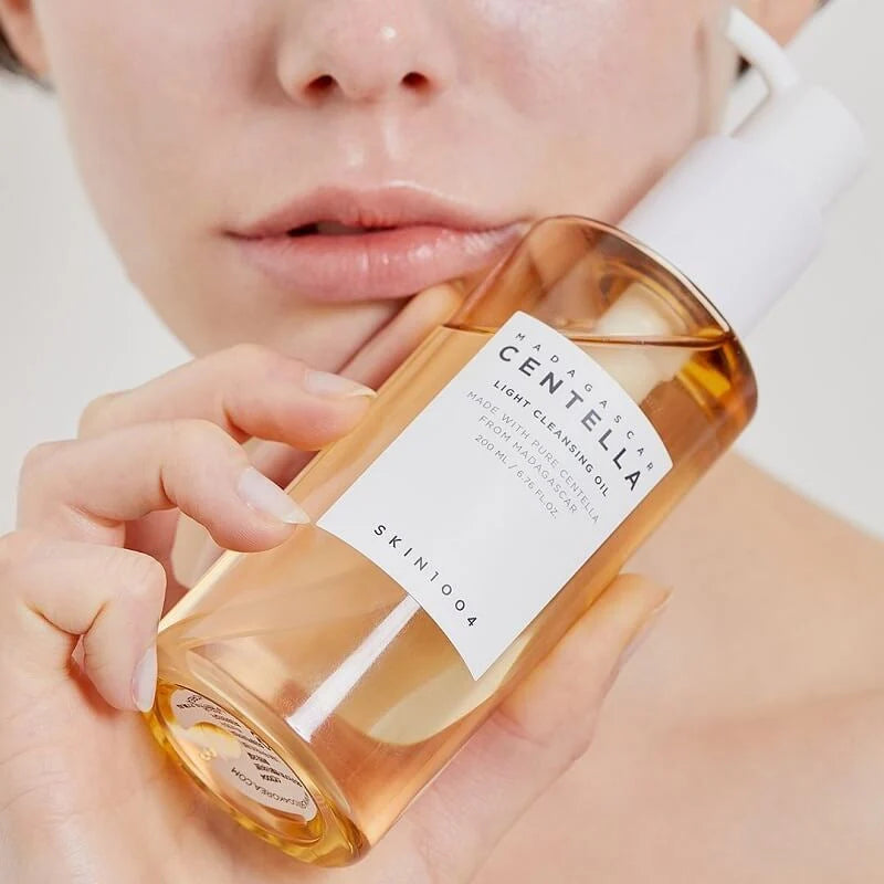 Model holding Skin1004 Madagascar Centella Light Cleansing Oil