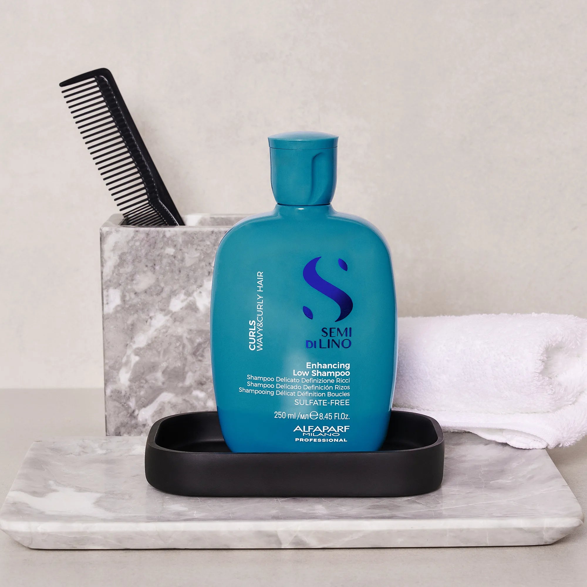 Alfaparf Milano Semi Di Lino Curls Enhancing Low Shampoo - lifestyle image