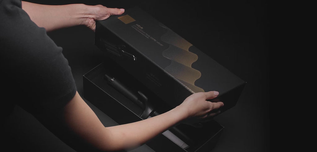 Model opening ghd Wave from packaging