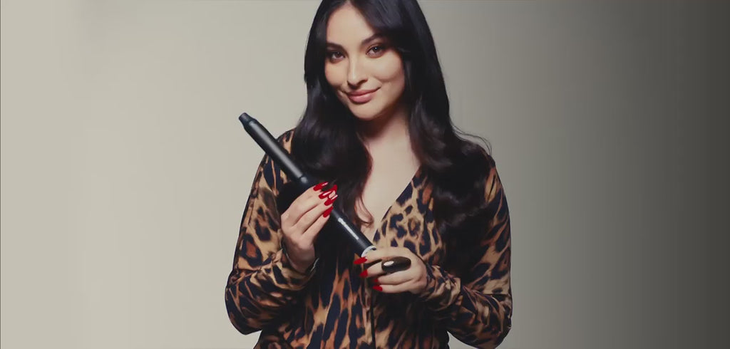 Video of mosel using the ghd Chronos Curve Classic Tong (26mm Barrel)