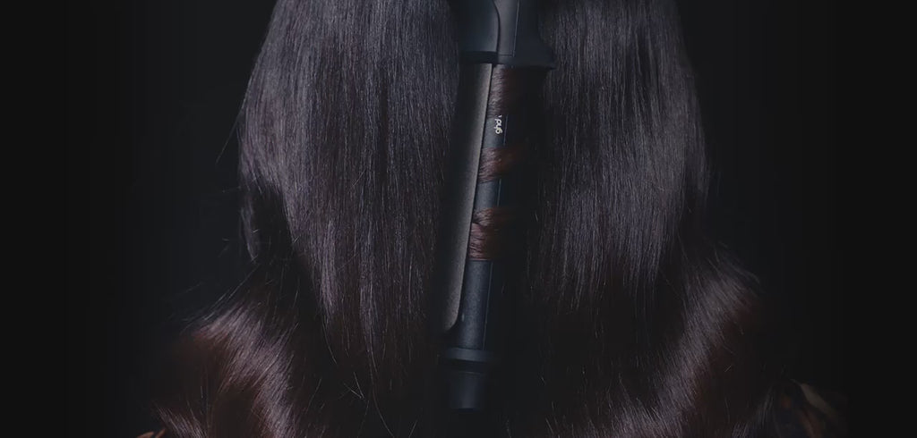 Video showing the ghd Chronos Curve Classic Tong (26mm Barrel) curing brunette hair