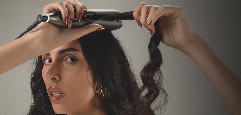 Video of model using ghd Chronos Max - Wide Plate Styler on her hair