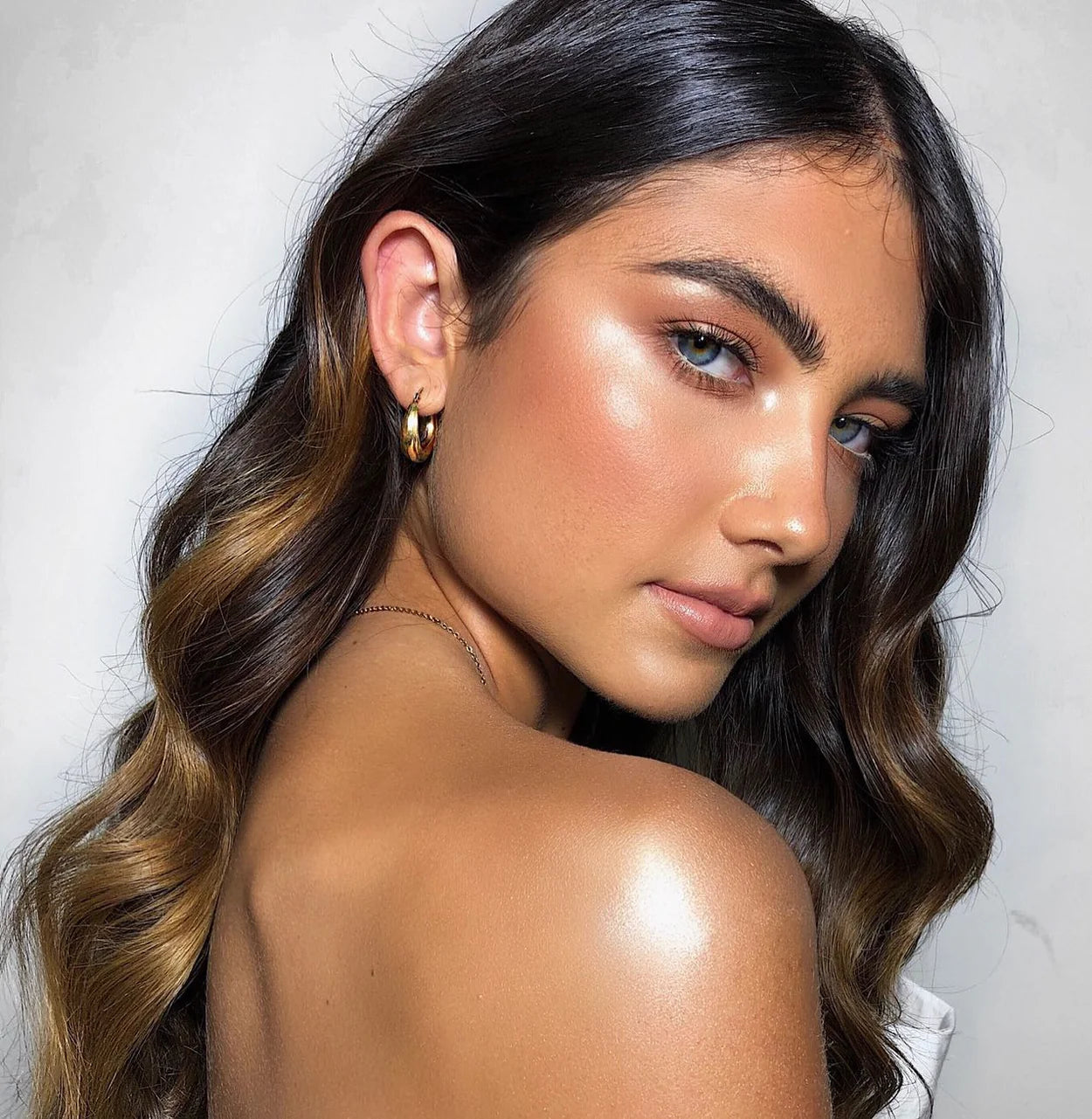 Model using ICONIC London Prep-Set-Glow - Glow