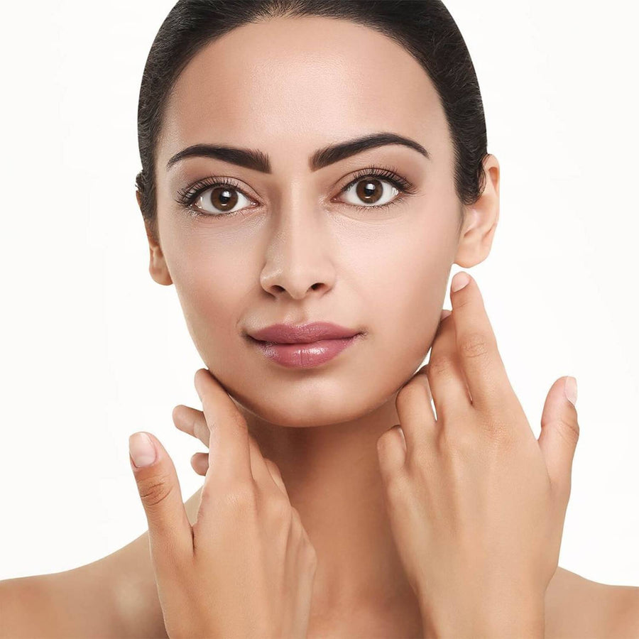 Model #3 wearing NOTE Detox & Protect Foundation