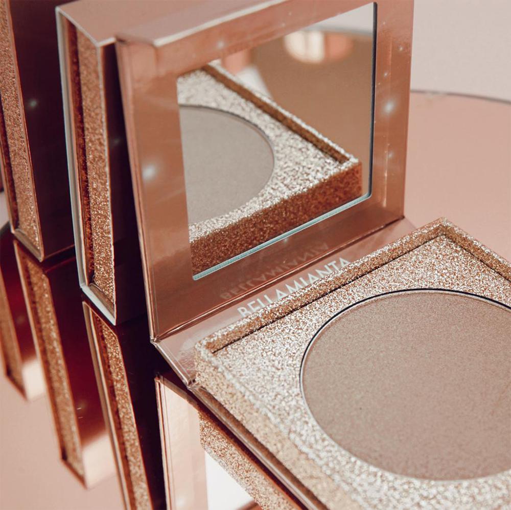 Bellamianta SKIN PERFECTING ILLUMINATING BRONZING POWDER, close up