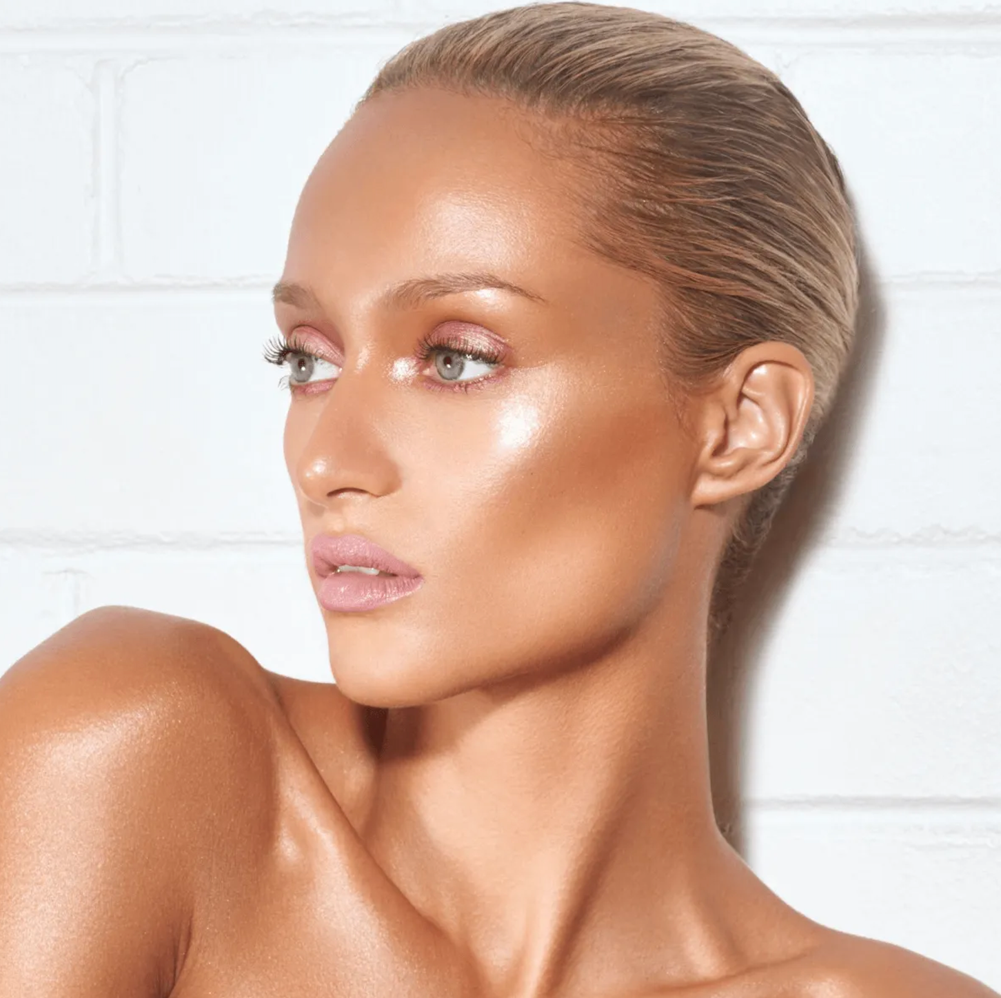 Model wearing DANESSA MYRICKS Light Work Palette