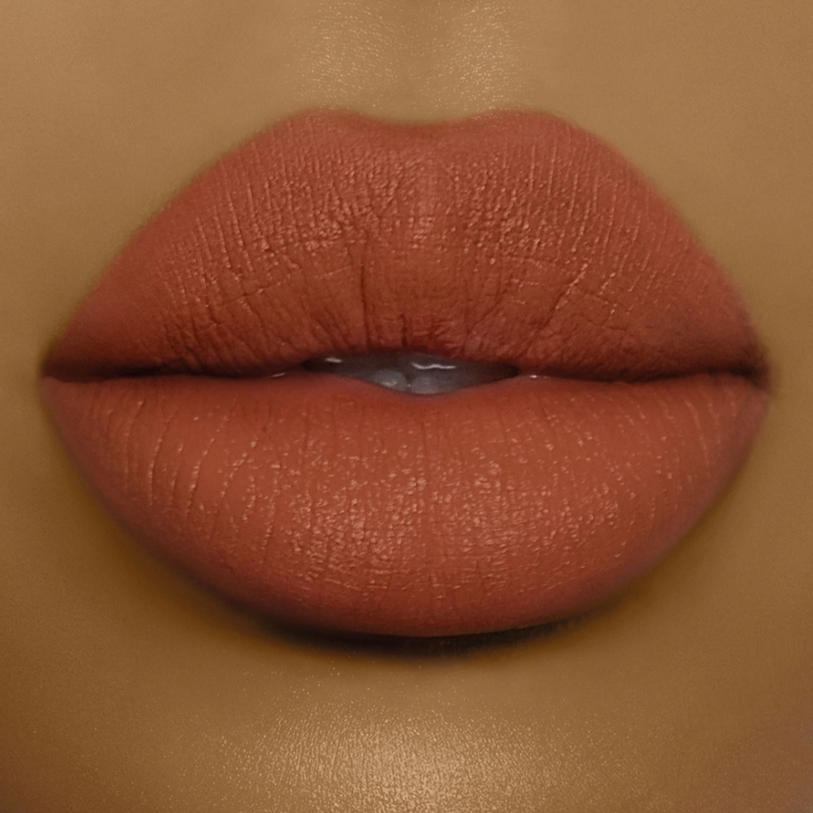 Model wearing DOLL BEAUTY She Fine Liner - Run The World